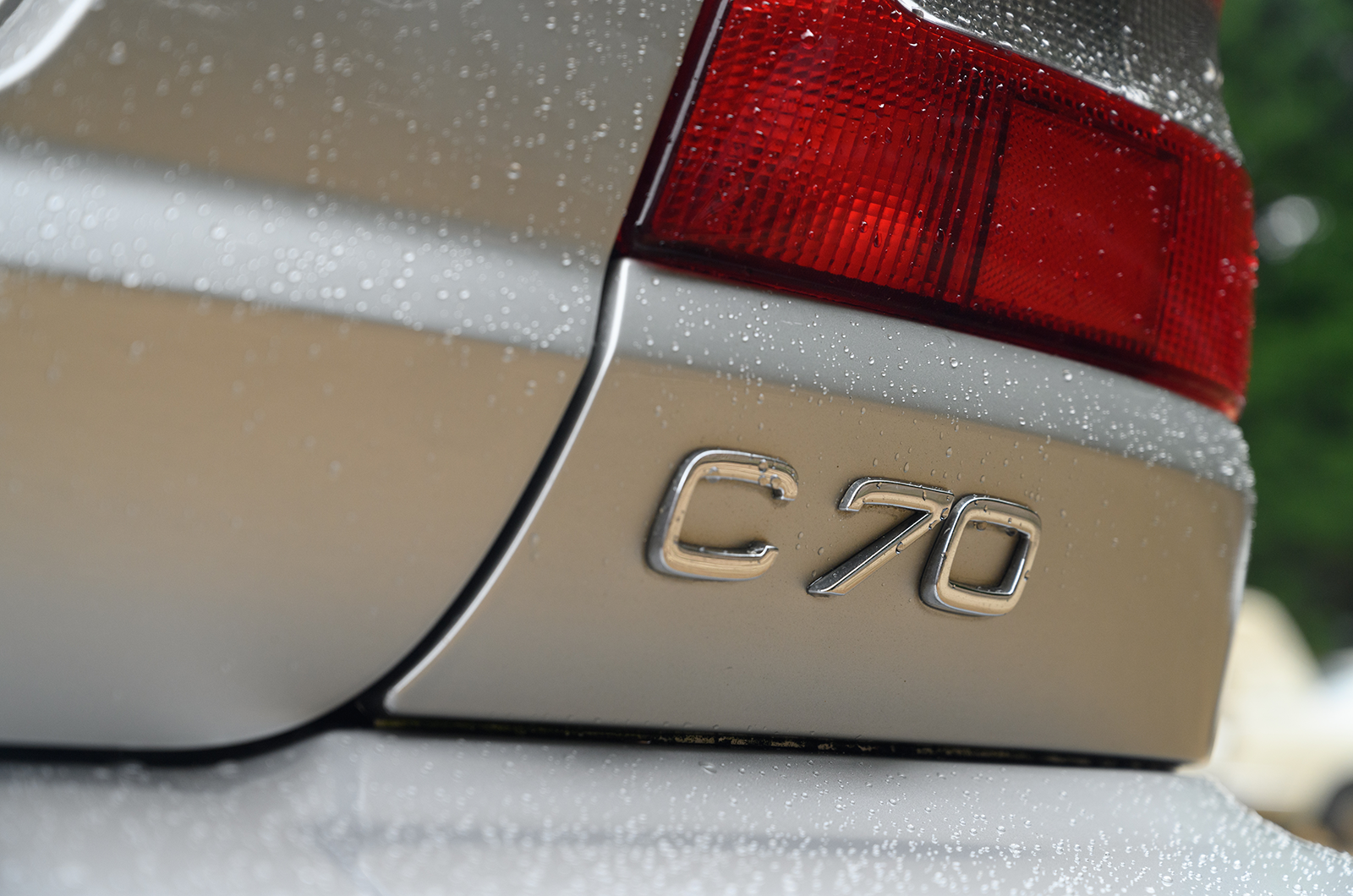 Classic & Sports Car – Driving the cars of The Saint: Volvo P1800, Jaguar XJ-S, Jensen Interceptor and Volvo C70