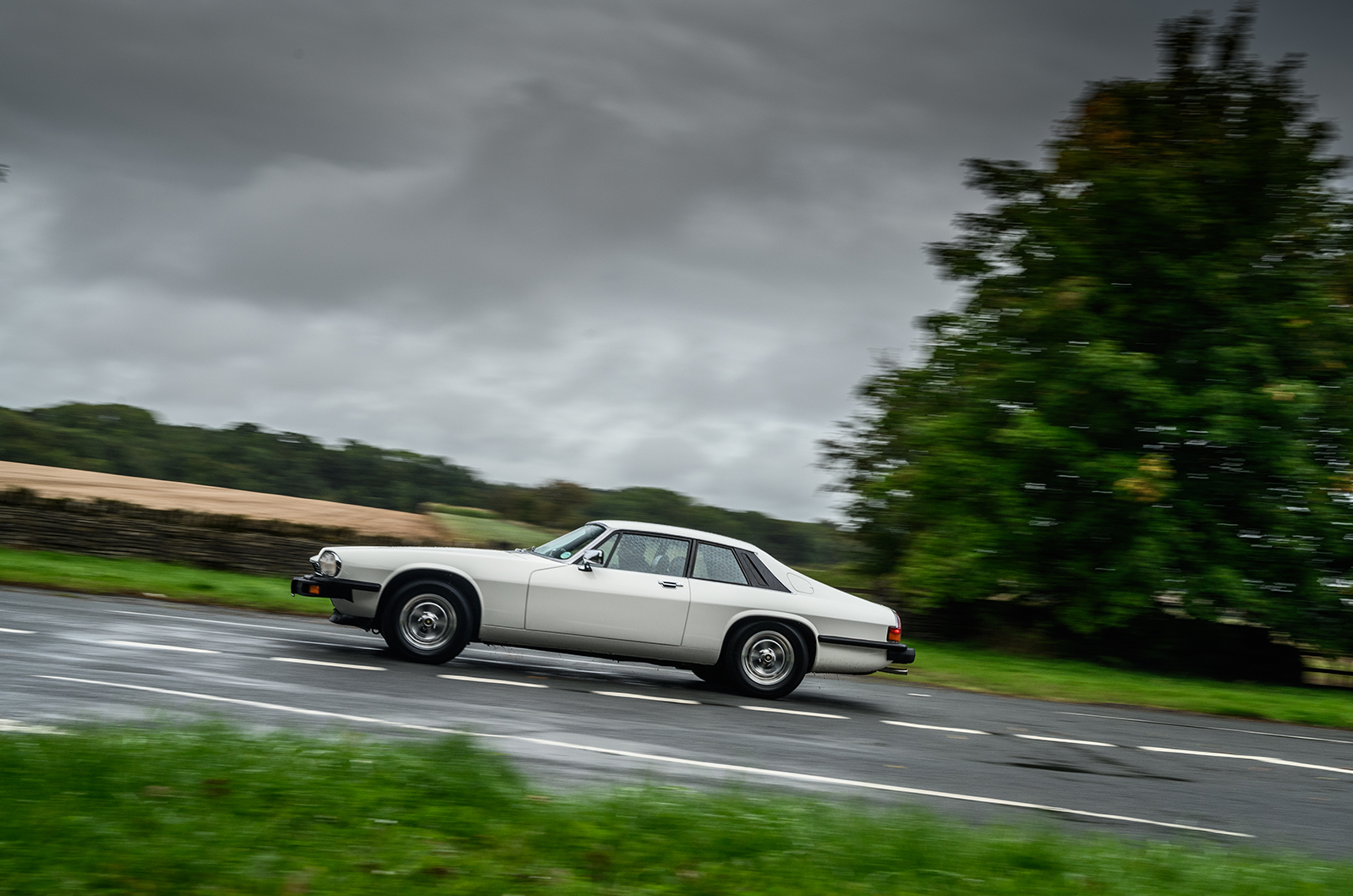 Classic & Sports Car – Driving the cars of The Saint: Volvo P1800, Jaguar XJ-S, Jensen Interceptor and Volvo C70