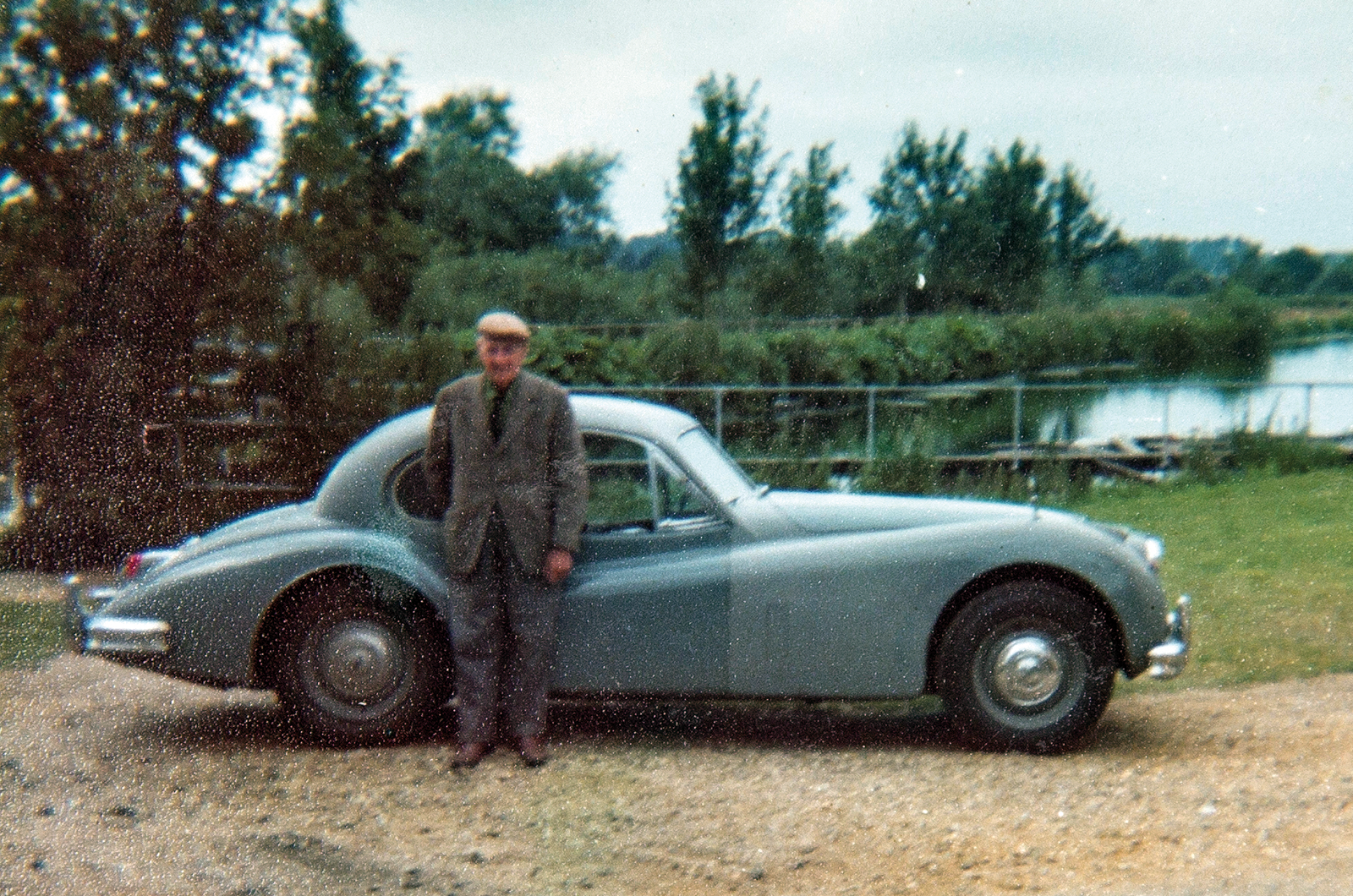Classic & Sports Car – Restoring grandad’s Jaguar XK140