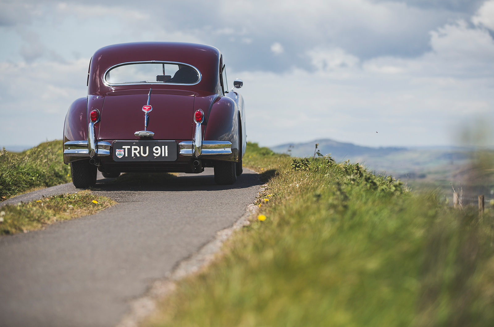 Classic & Sports Car – Restoring grandad’s Jaguar XK140