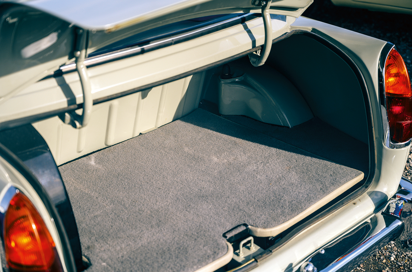 Classic & Sports Car – Wolseley Hornet vs Citroën Bijou: compacts with class