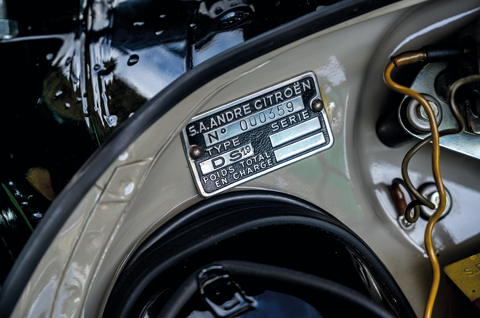 Classic & Sports Car – Citroën DS19: the green goddess