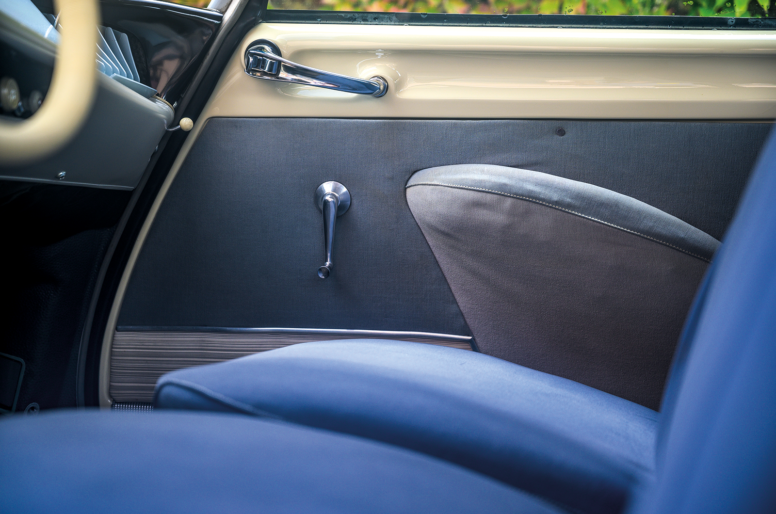 Classic & Sports Car – Citroën DS19: the green goddess