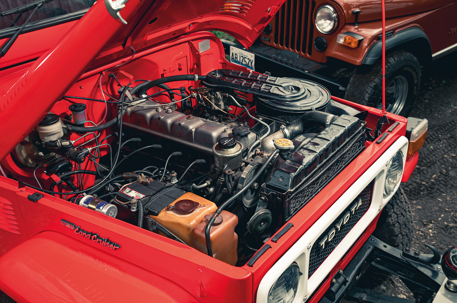 Classic & Sports Car – En vogue off road: Jeep CJ-7 vs Toyota FJ40