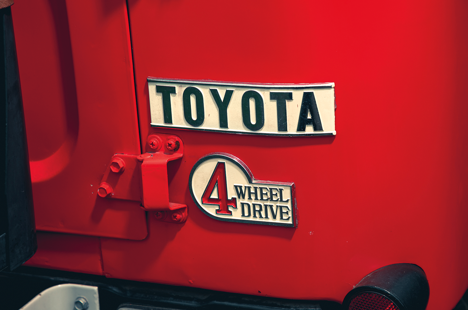 Classic & Sports Car – En vogue off road: Jeep CJ-7 vs Toyota FJ40