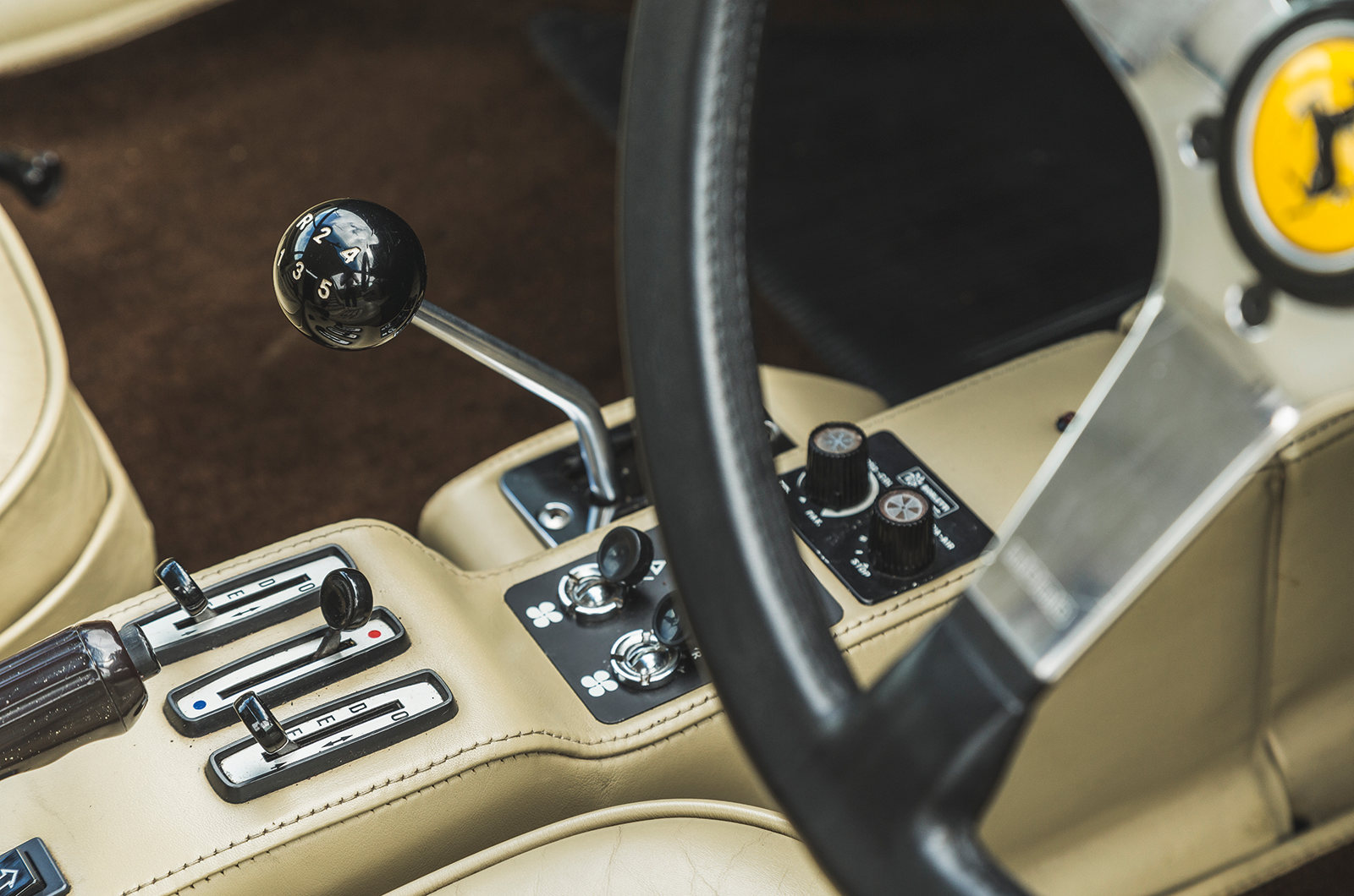 Classic & Sports Car – Supercar legends: Ferrari 365GT4 Berlinetta Boxer fights Maserati Bora for Modena supremacy