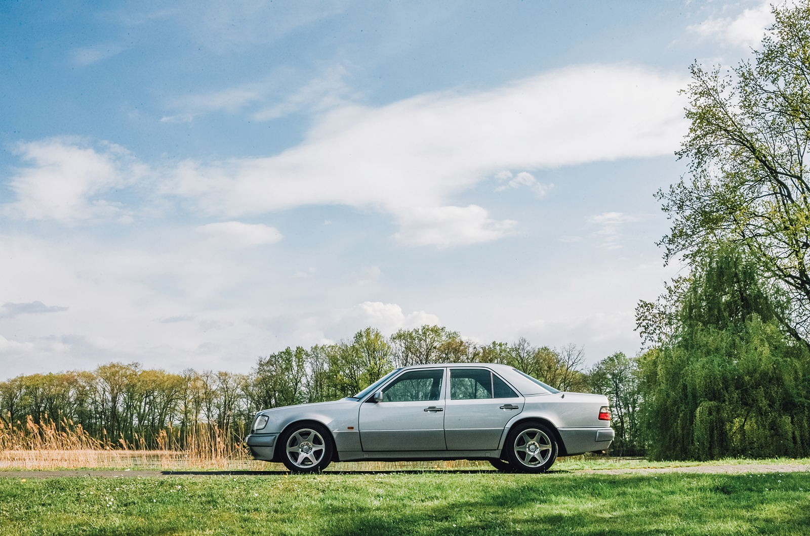 Classic & Sports Car – The best supersaloon you’ve never heard of: Mercedes-Benz E500