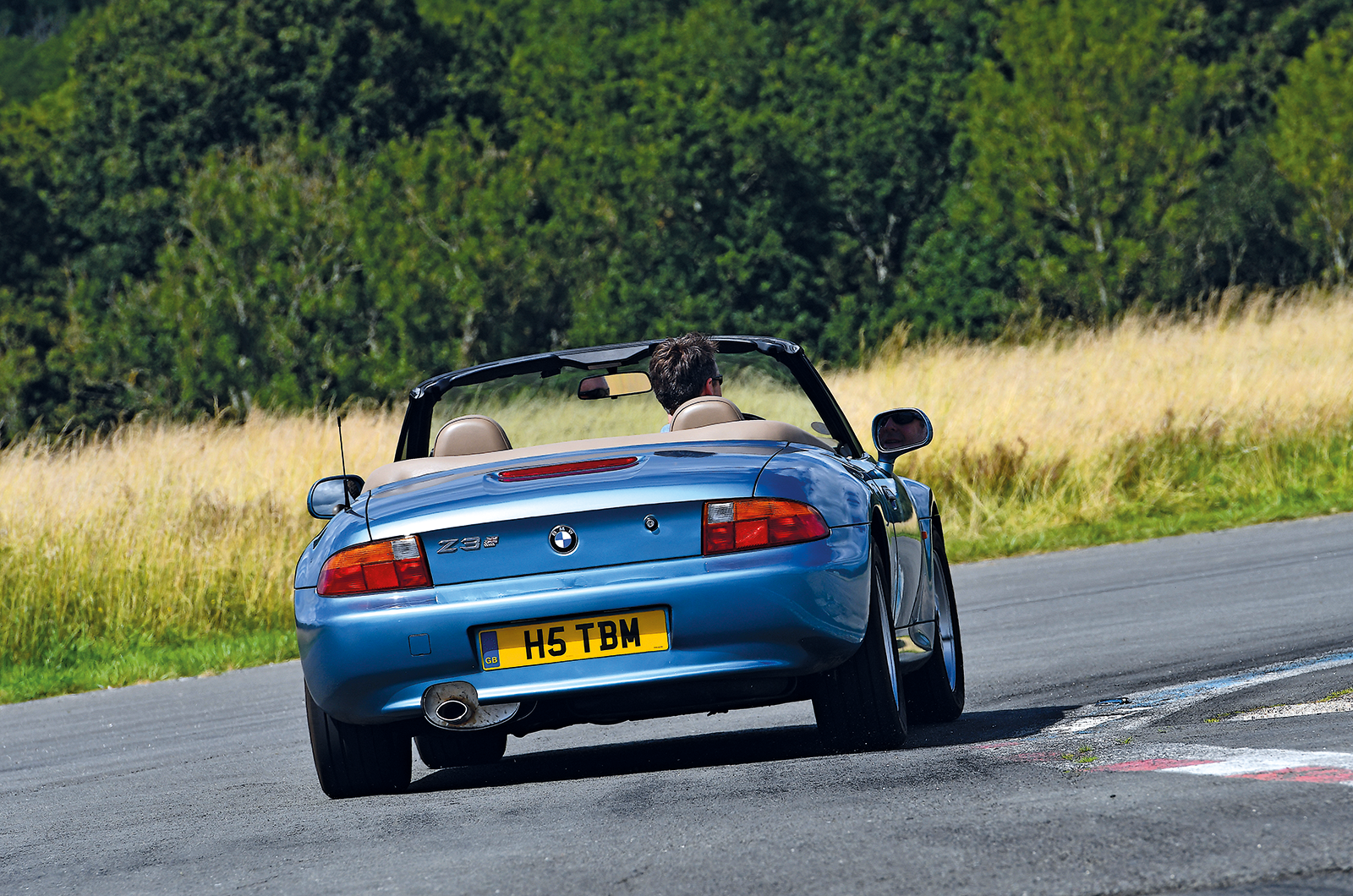 Classic & Sports Car – Bond’s BMWs: Z3, Z8 and 750iL on track