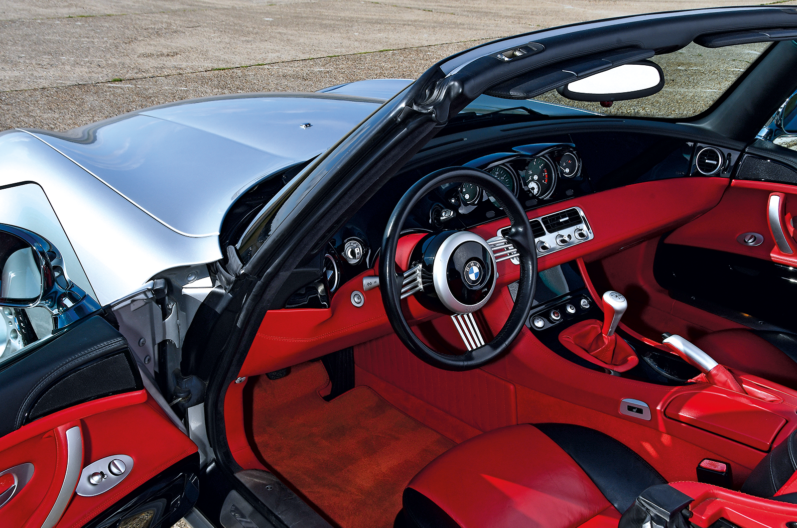 Classic & Sports Car – Bond’s BMWs: Z3, Z8 and 750iL on track