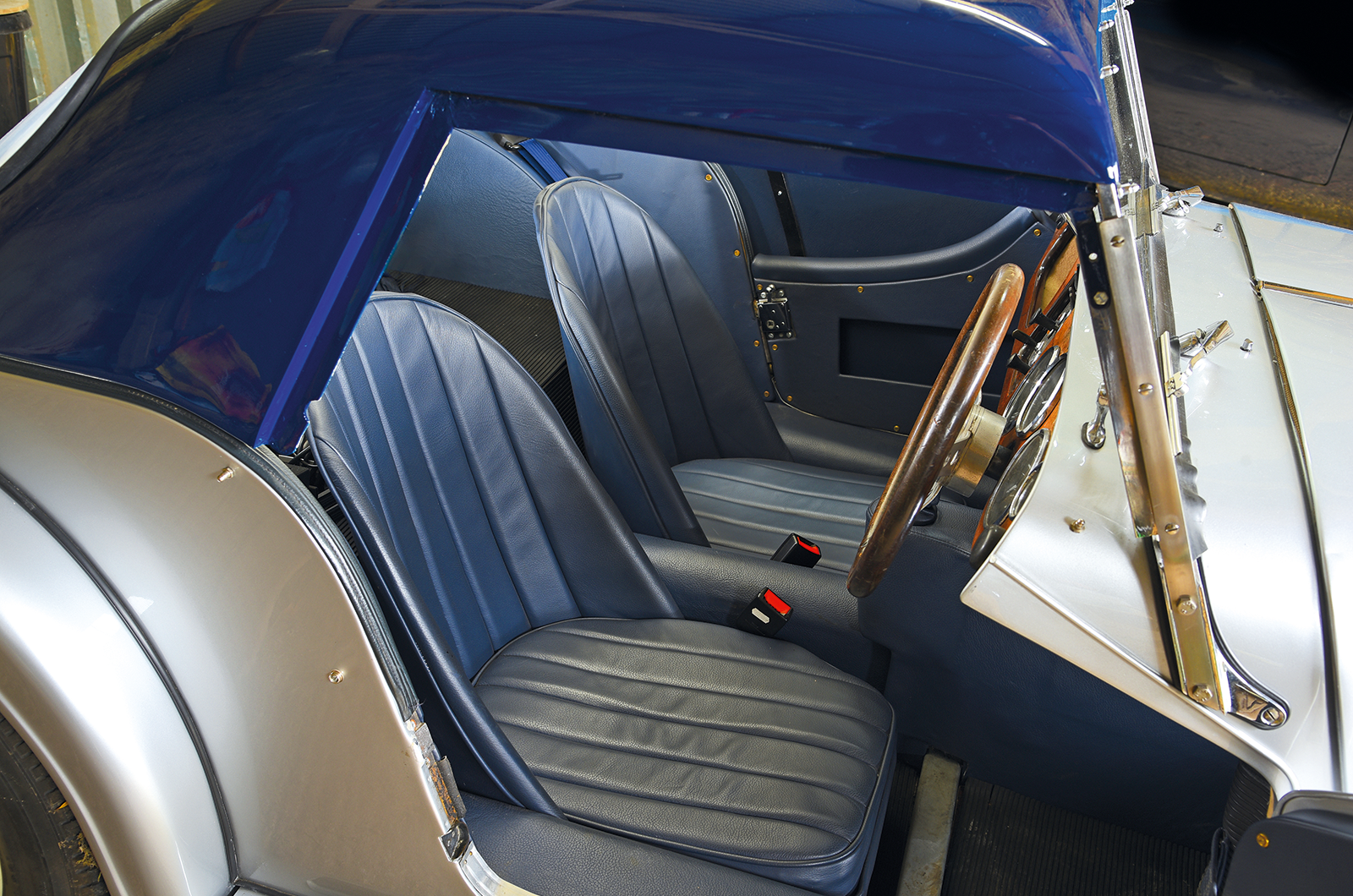 Classic & Sports Car – The unique Morgan 4/4 that came out the shadows