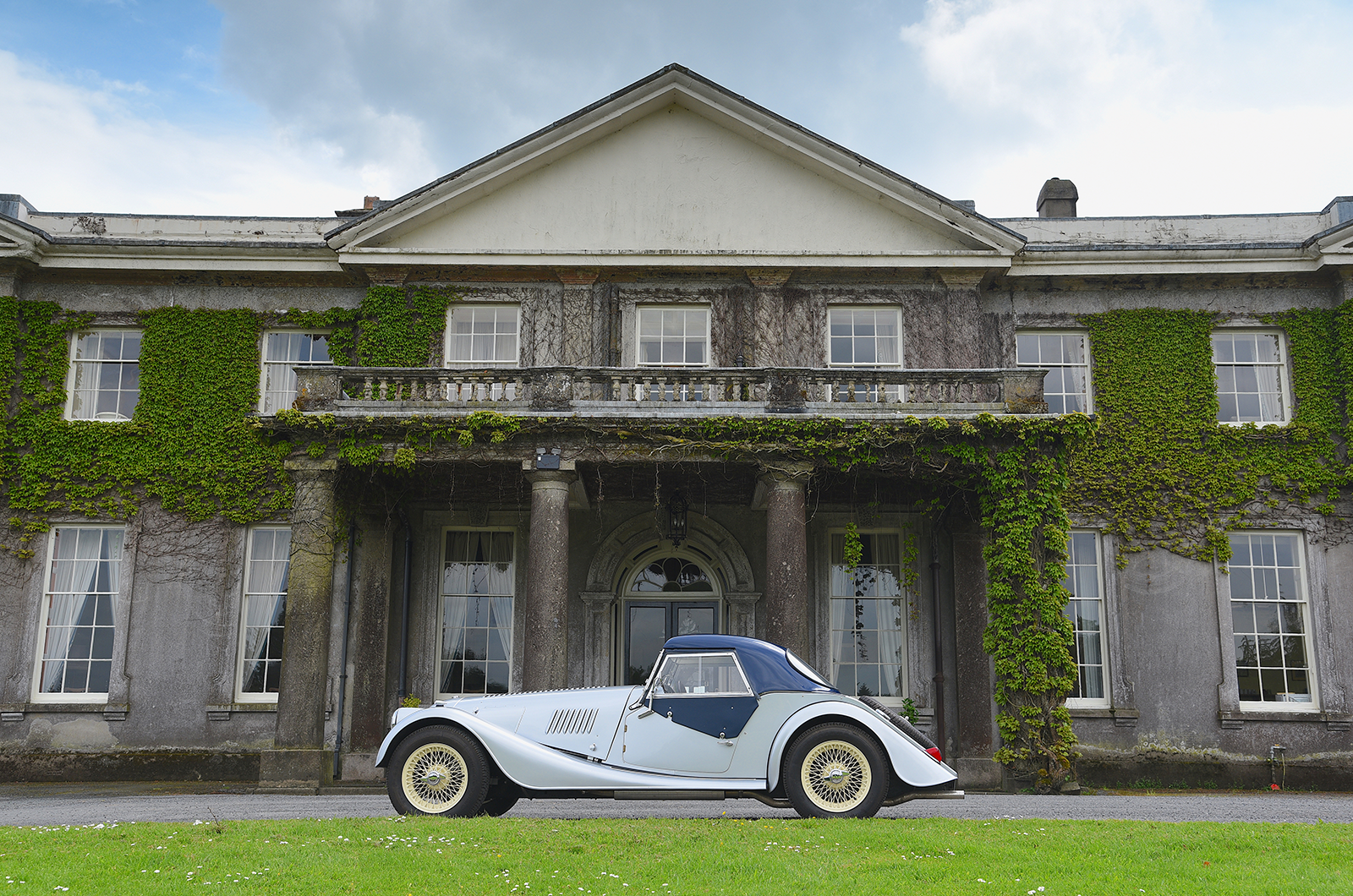 Classic & Sports Car – The unique Morgan 4/4 that came out the shadows