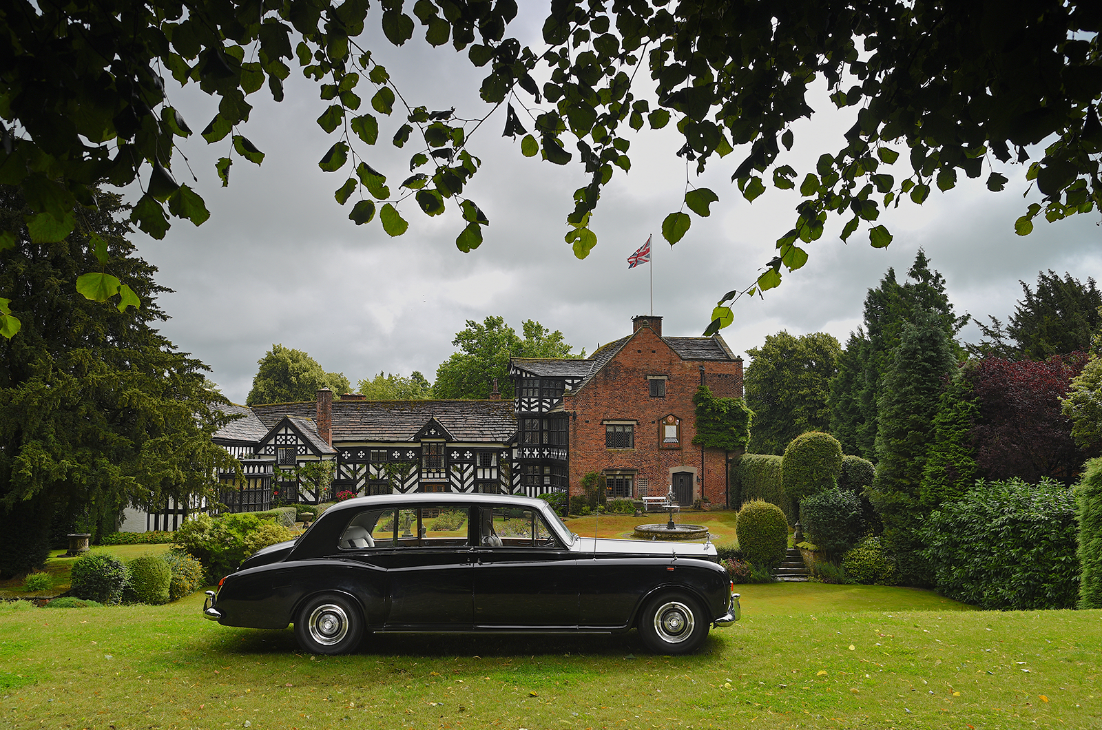 Classic & Sports Car – Rolls-Royce Phantom V: star conveyance