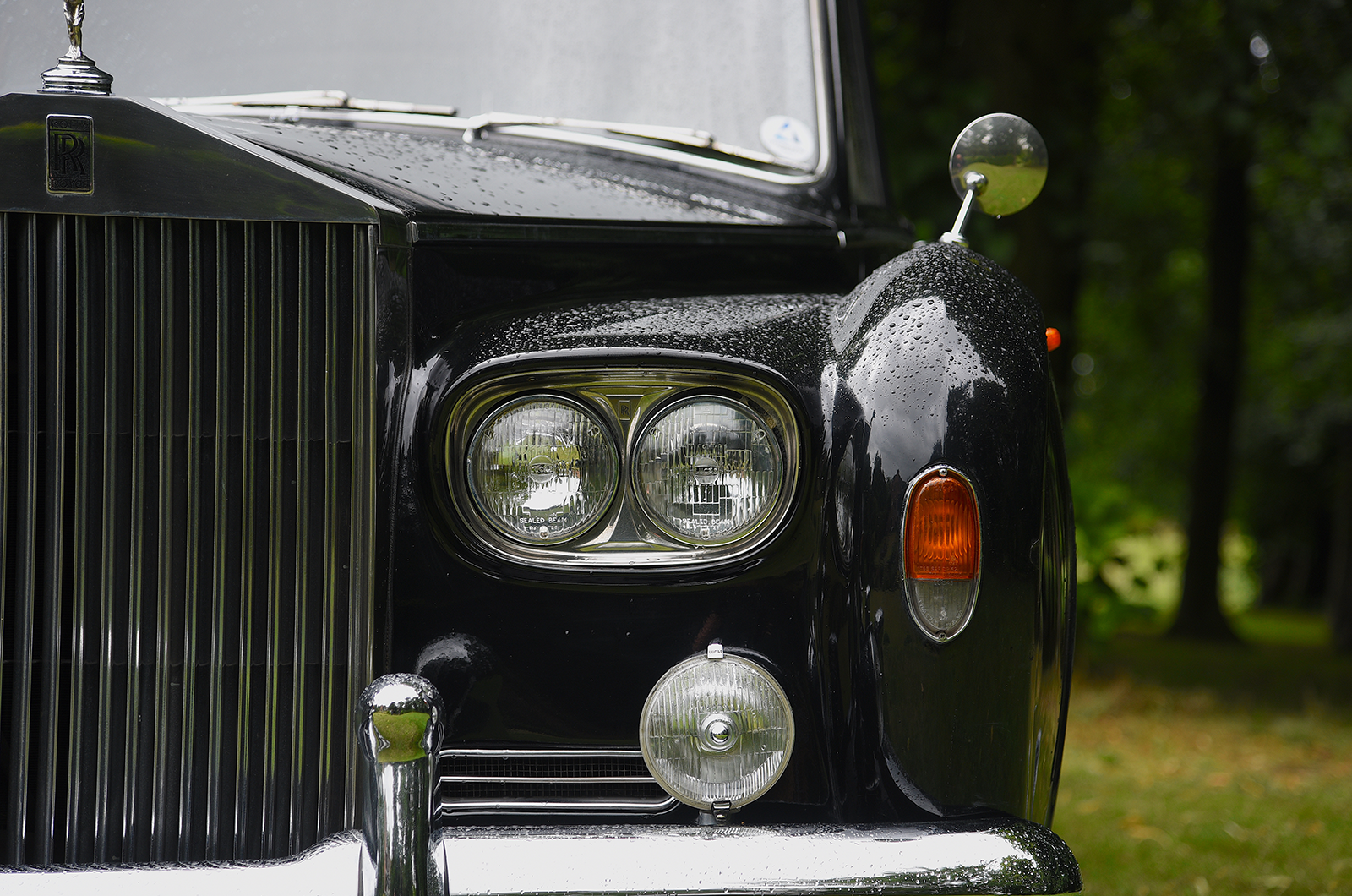 Classic & Sports Car – Rolls-Royce Phantom V: star conveyance