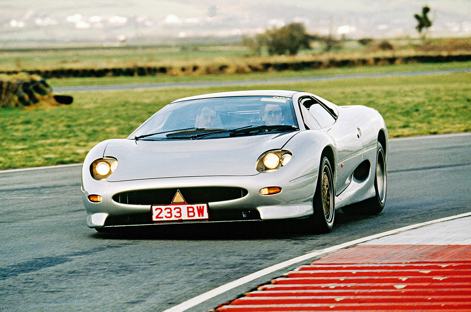 Classic & Sports Car – Before the wildest cat was tamed: driving a rare Jaguar XJ220 prototype