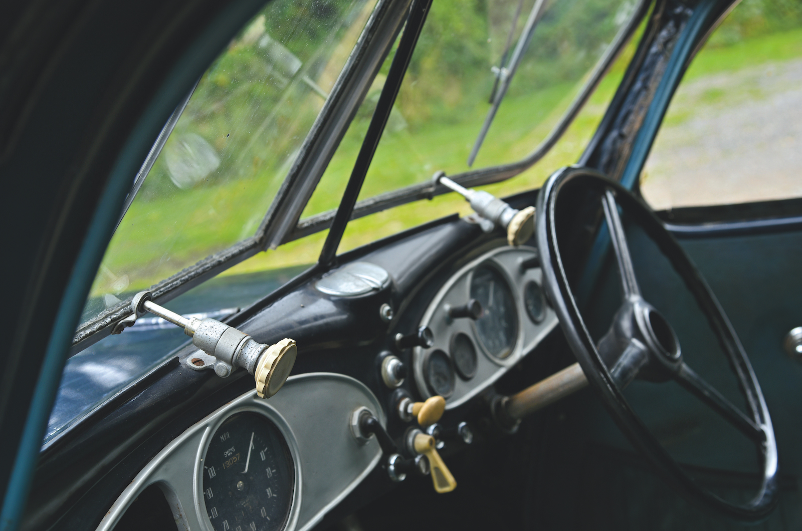 Classic & Sports Car - Raising the Saloon Bar