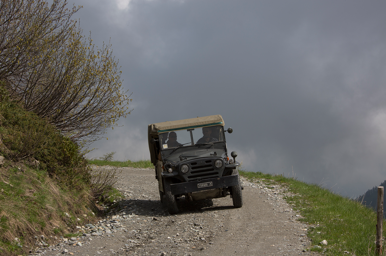 Classic & Sports Car – Alpine trial: Willys MB Jeep vs Alfa Romeo 1900M AR51 vs Fiat 1101 Campagnola