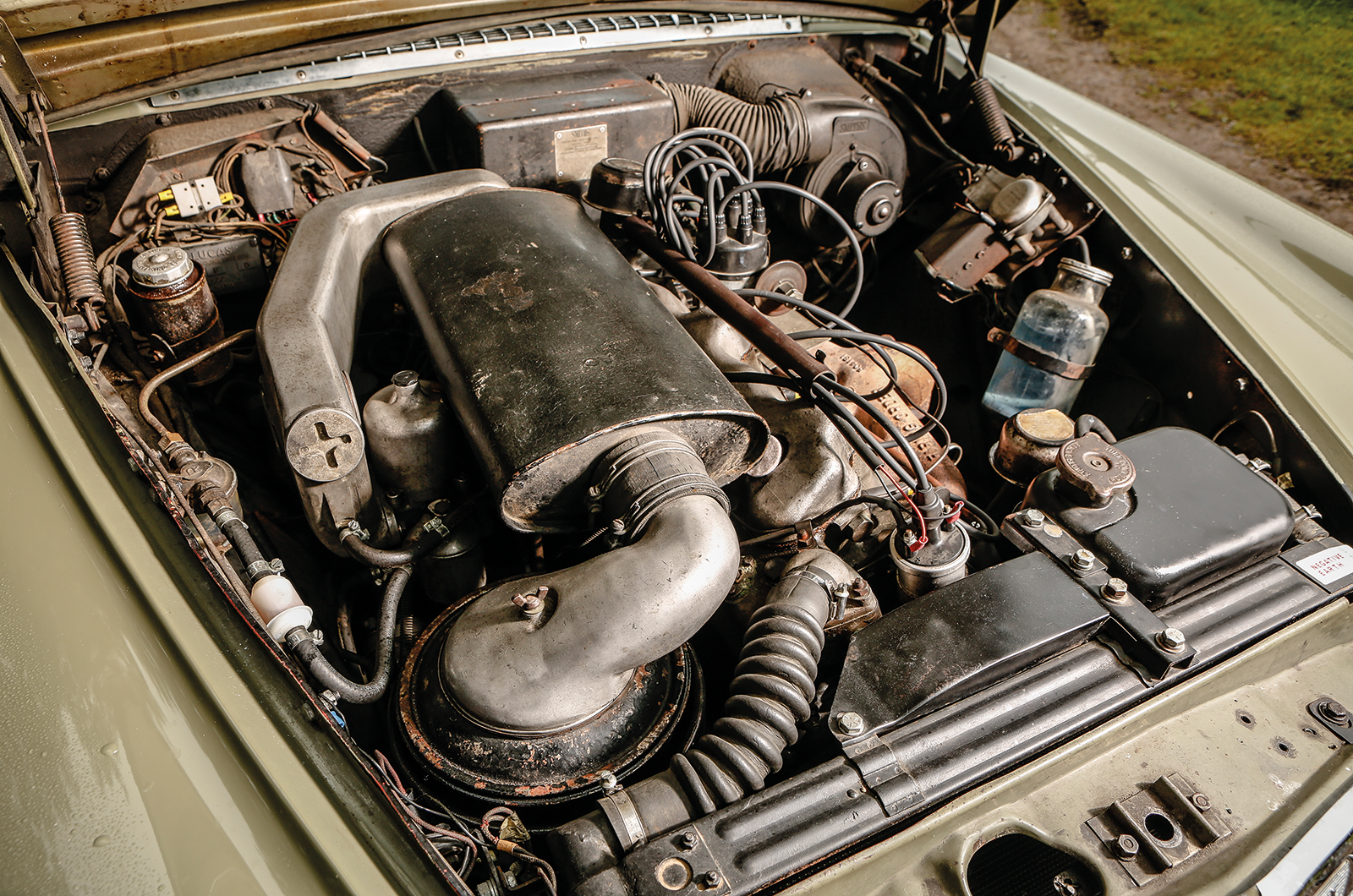 Classic & Sports Car – The battle for middle England: Rover 3-Litre vs Wolseley 6/99