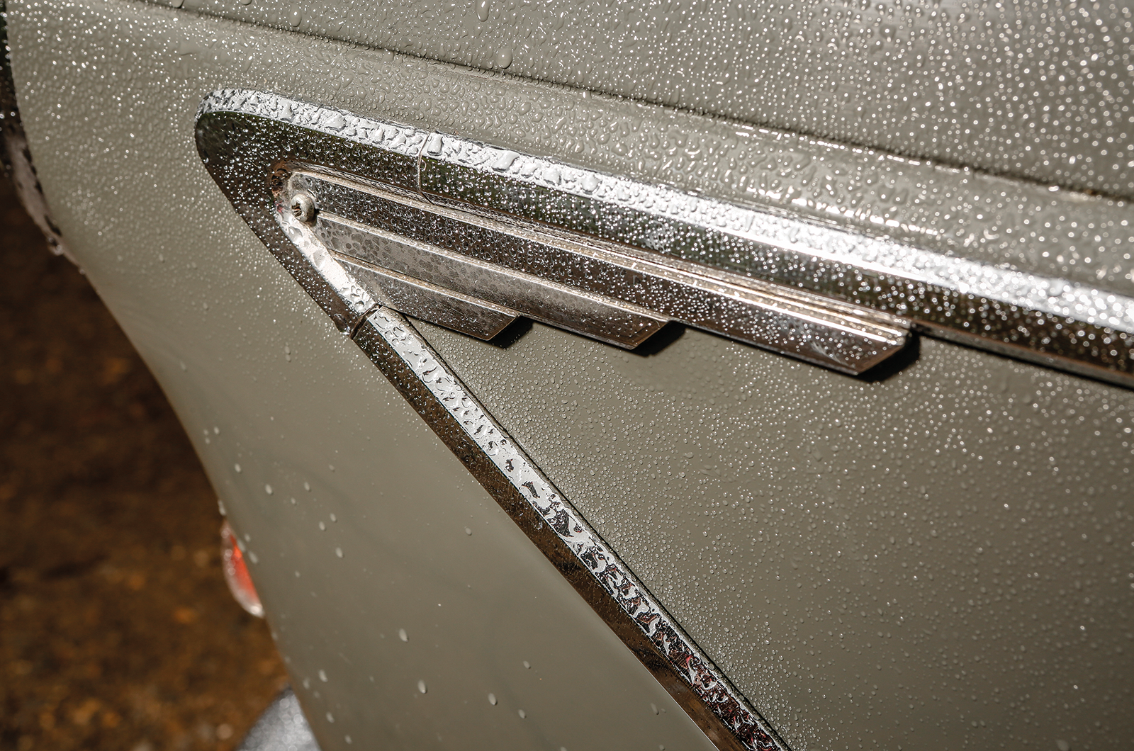 Classic & Sports Car – The battle for middle England: Rover 3-Litre vs Wolseley 6/99