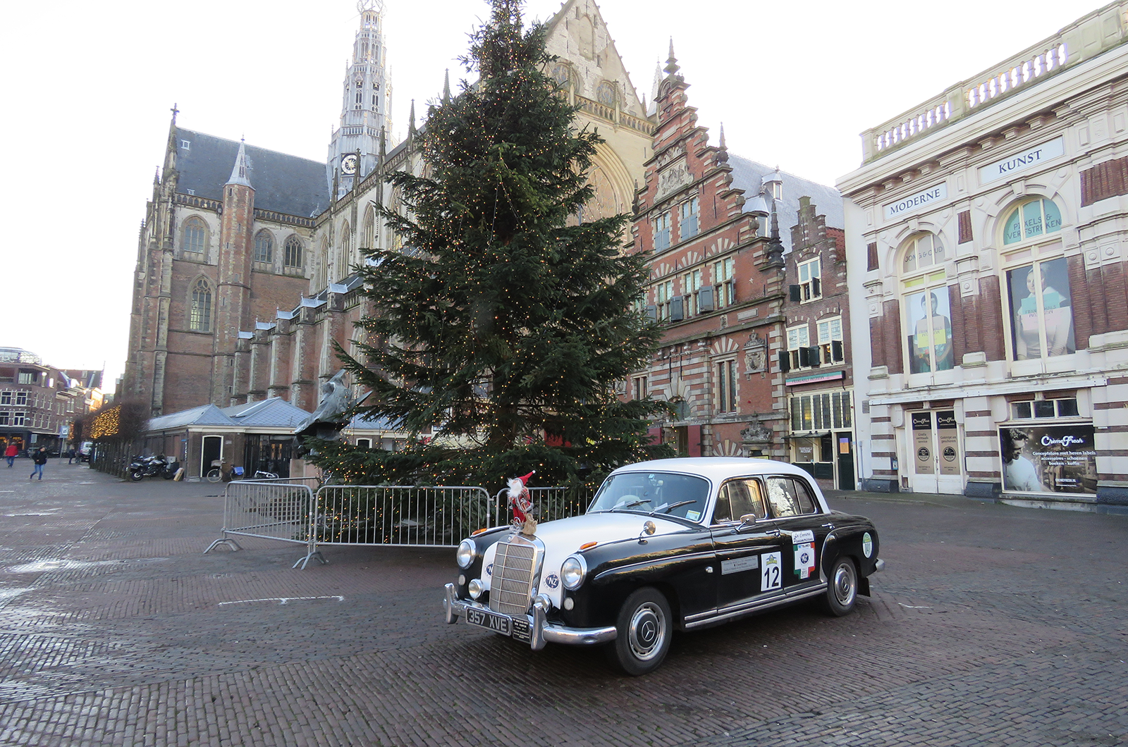Classic & Sports Car - A global phenomenon - The Mercedes Ponton 220S 