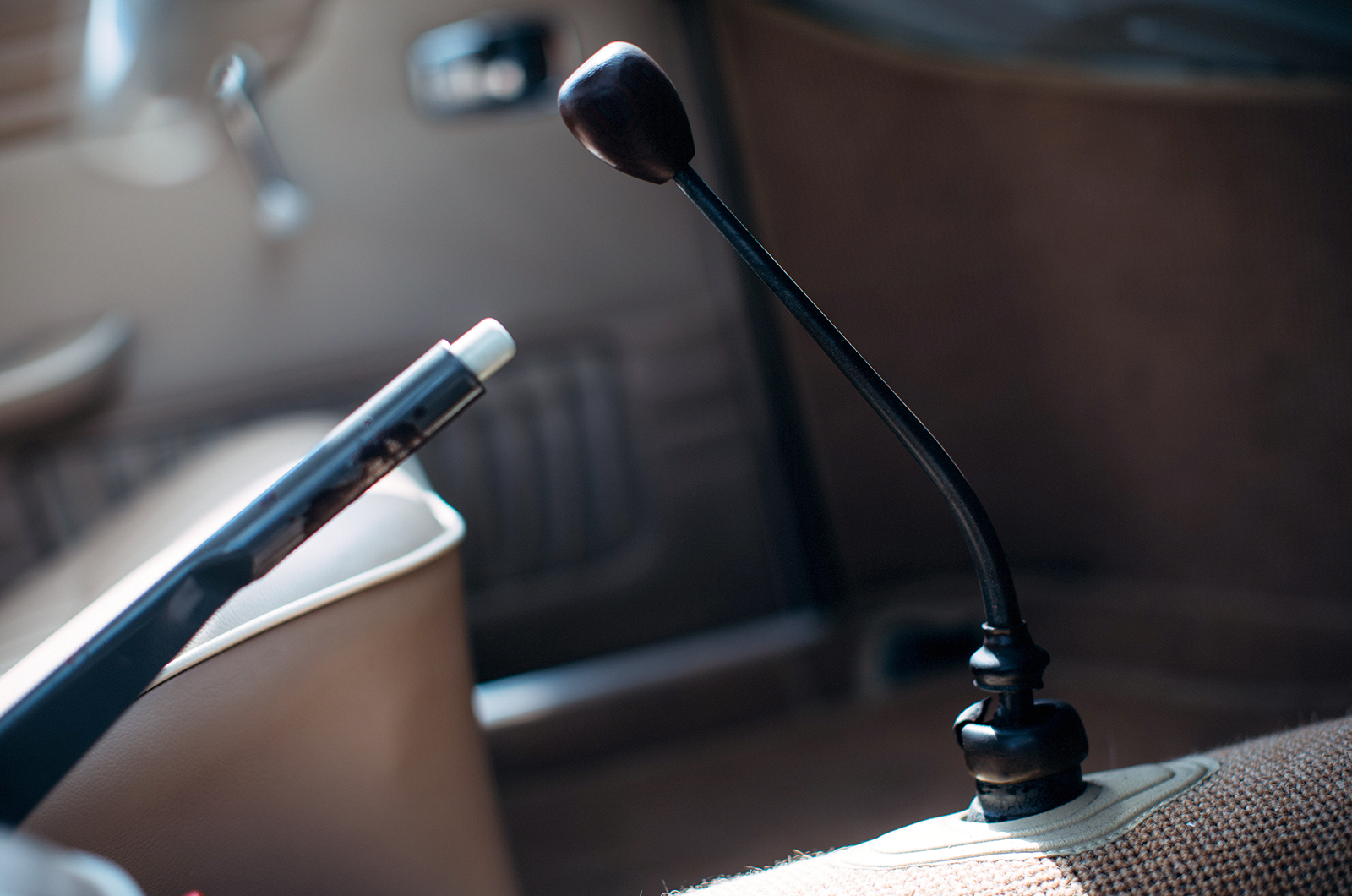 Classic & Sports Car – Horizontally opposed: Panhard 24CT vs Volkswagen Karmann Ghia