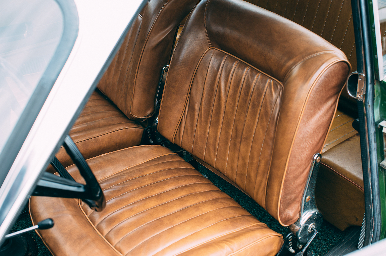 Classic & Sports Car – Horizontally opposed: Panhard 24CT vs Volkswagen Karmann Ghia