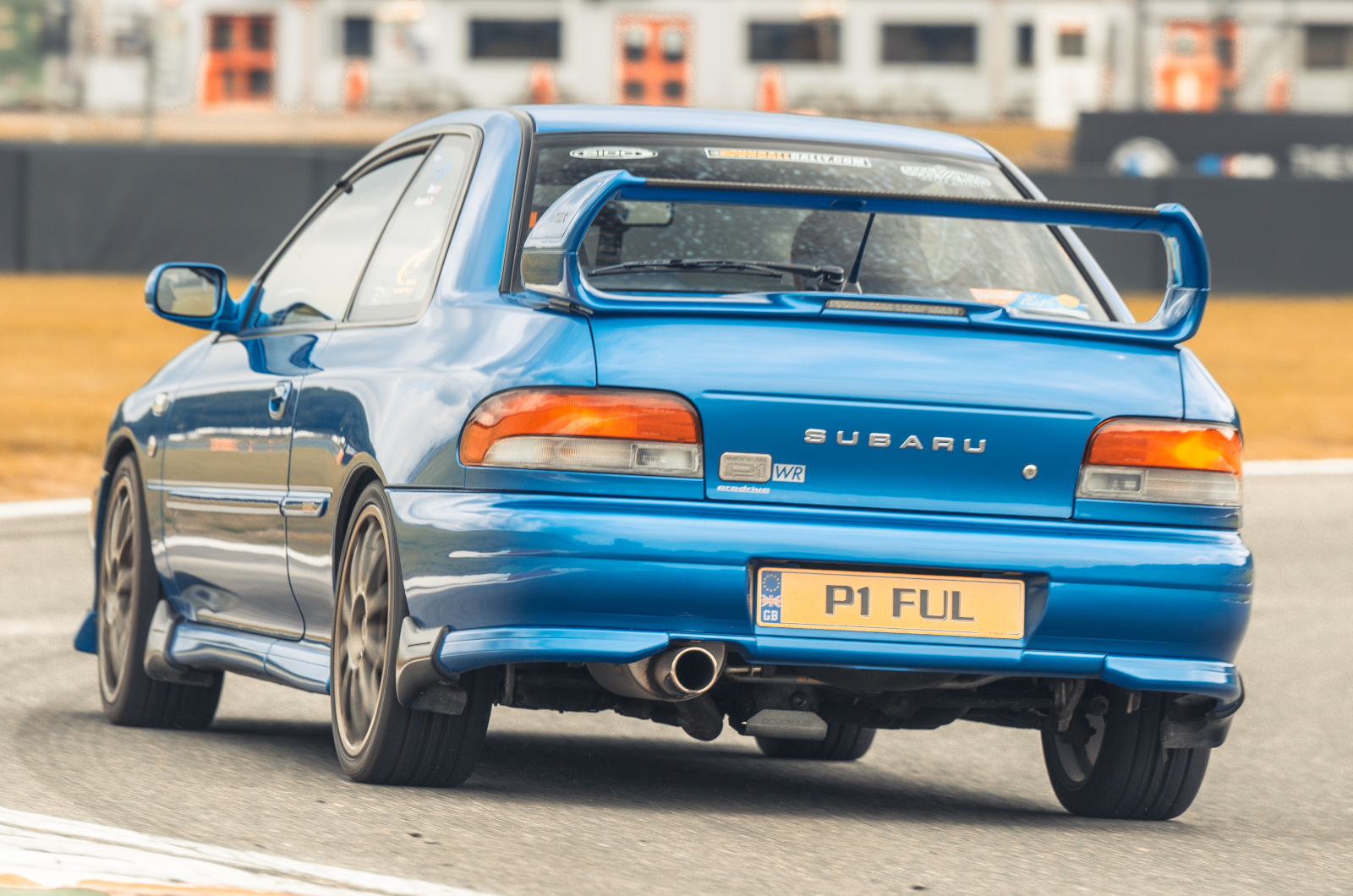 Classic & Sports Car - Black & Blue: Ford Escort RS Cosworth vs Subaru Impreza P1