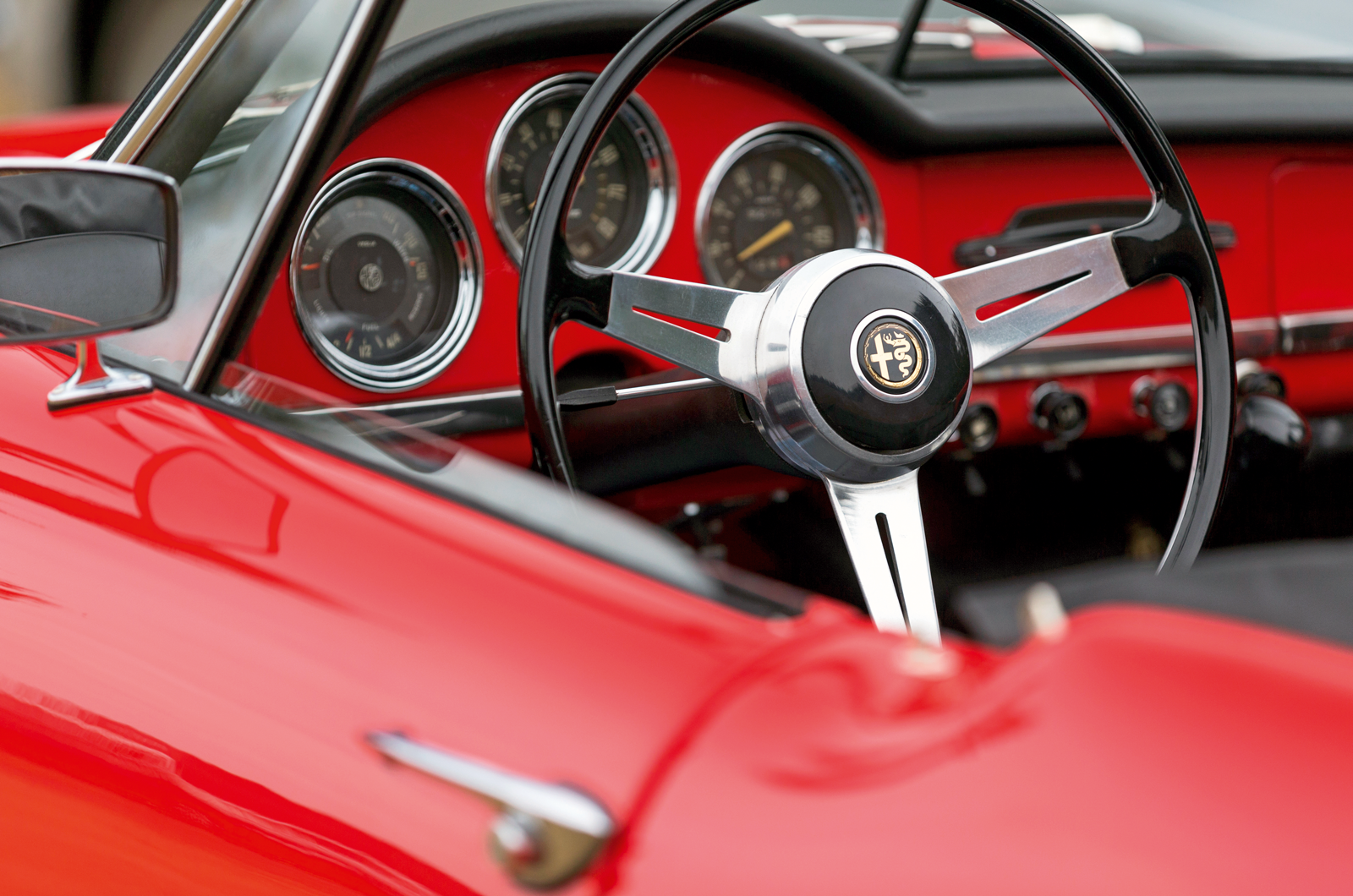 Pretty little things: Alfa Romeo Giulia Spider Veloce vs Fiat-Osca 1500S Cabriolet