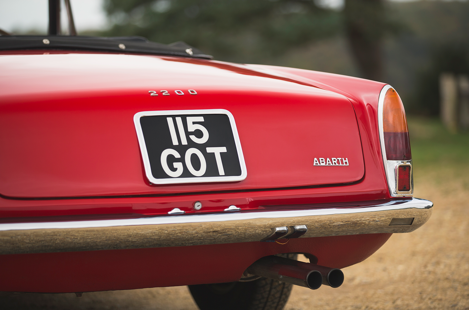 Classic & Sports Car – Abarth 2200 Spider: on a softer note