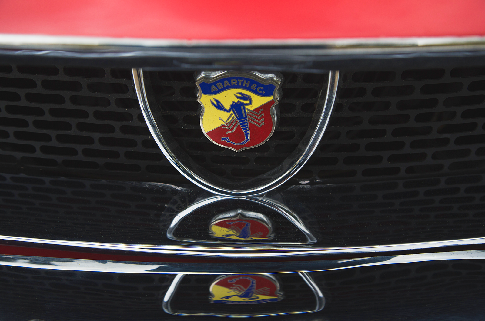 Classic & Sports Car – Abarth 2200 Spider: on a softer note