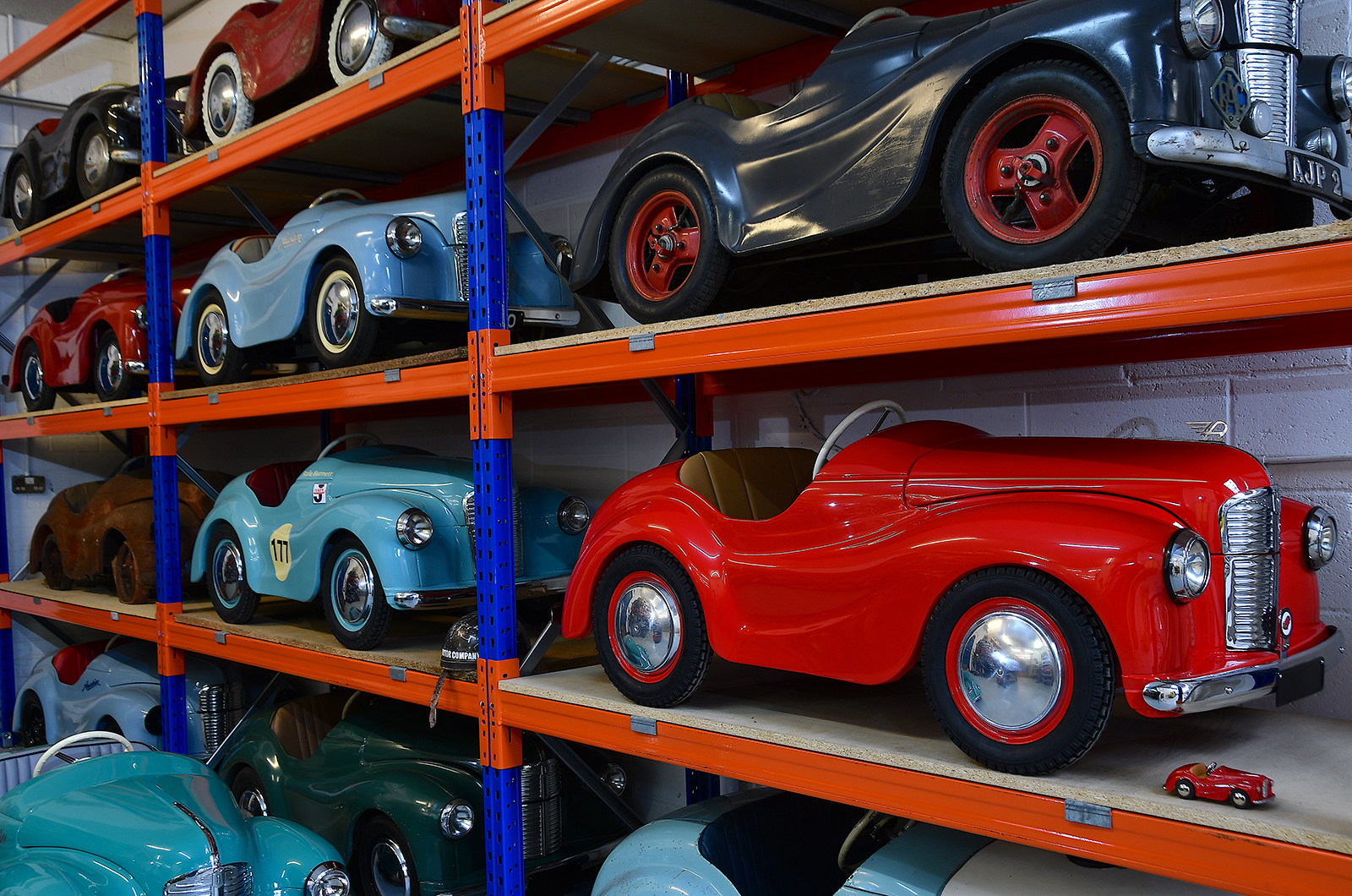 Classic & Sports Car – The specialist: J40 Motor Company