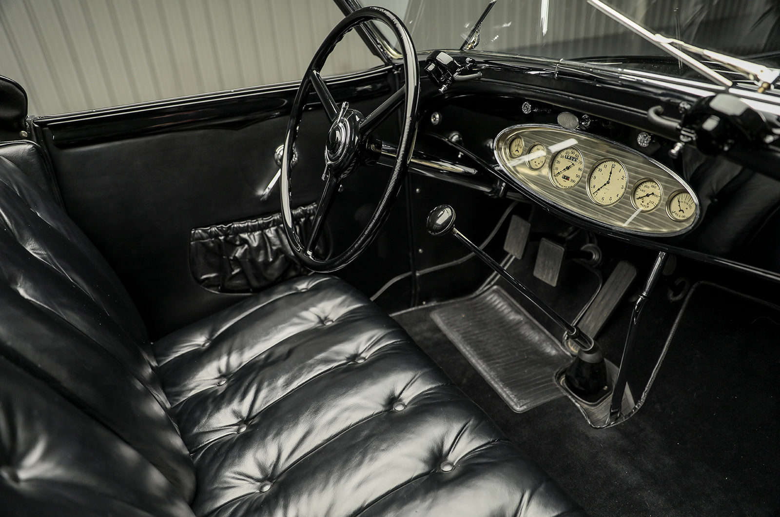 Classic & Sports Car - Chrysler Imperial: the great impression