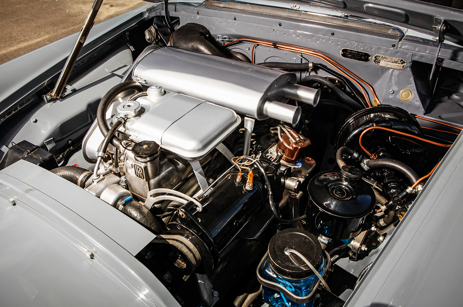 Classic & Sports Car - Humber Imperial vs Vanden Plas Princess 4 Litre R: to the manor borne