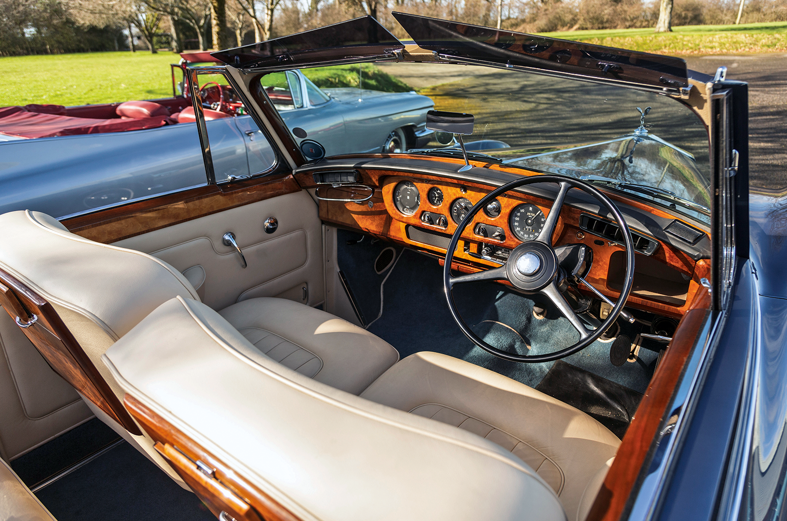 Classic & Sports Car - Rolls-Royce Silver Cloud III Adaptation Drophead Coupé vs Cadillac Series 62 Convertible Coupe: the sky is the limit