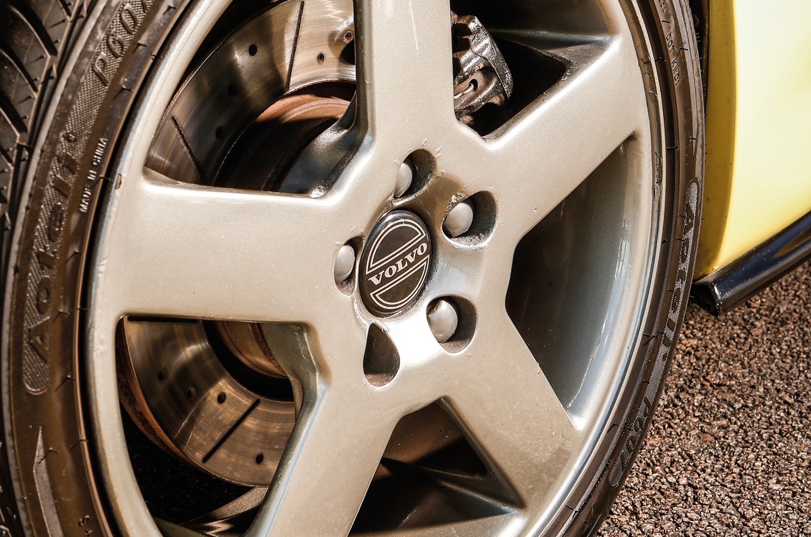 Classic & Sports Car - Race ready: Alfa Romeo 155 TS Silverstone vs Volvo 850 T-5R vs BMW 318iS