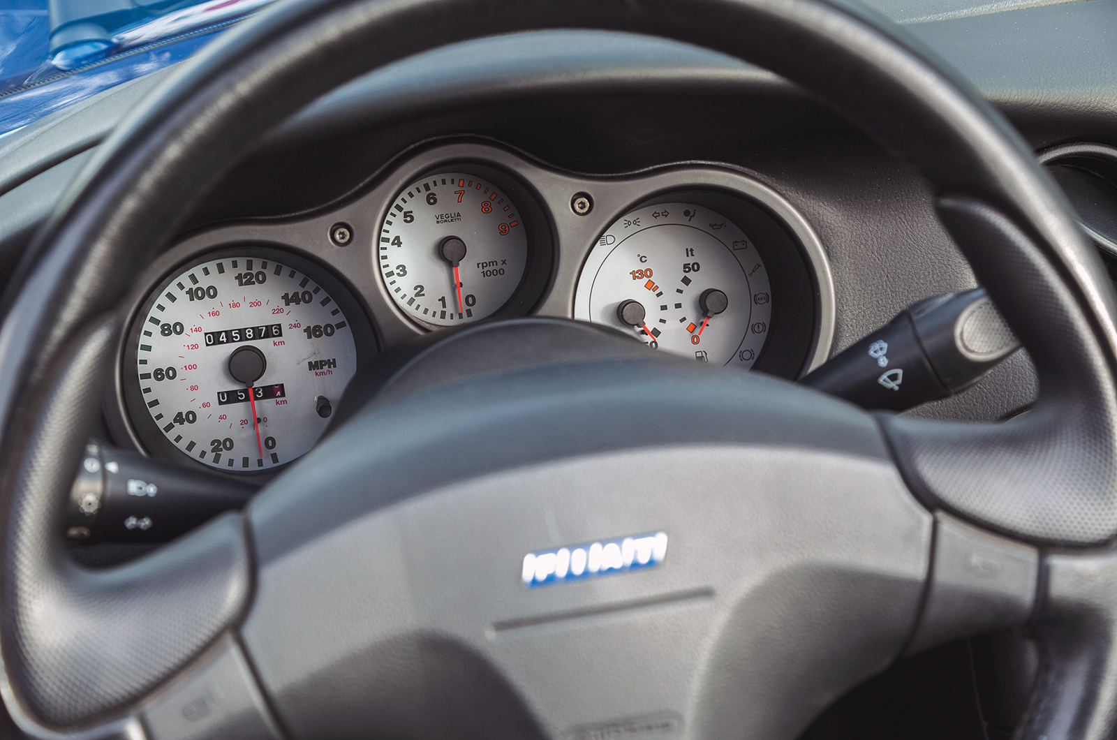 Classic & Sports Car - Alfa Romeo Spider vs Fiat Barchetta: in-house competition