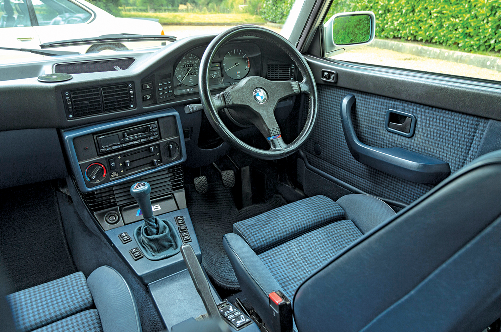 Classic & Sports Car – Dial M for more: BMW E24 M635CSi vs E28 M5