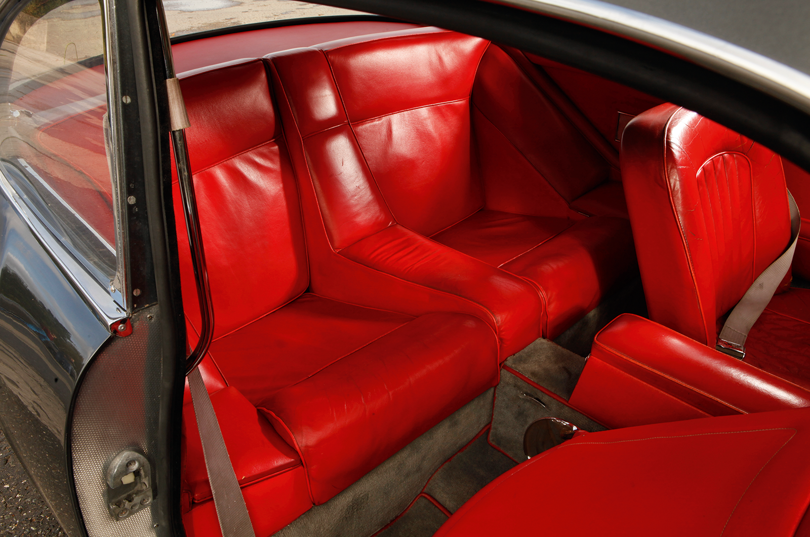 Classic & Sports Car – Bristol 410 vs Jensen C-V8: revolutionary rebels