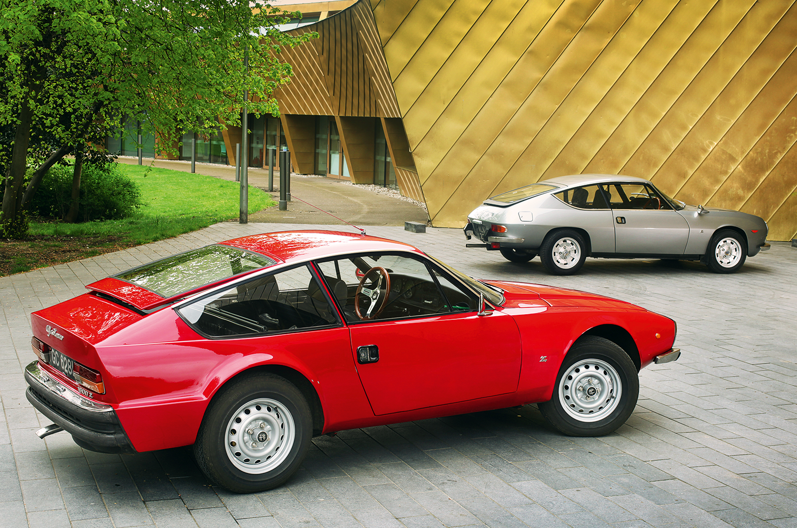 Classic & Sports Car – Lancia Fulvia Sport vs Alfa Romeo Junior Zagato: premium blend
