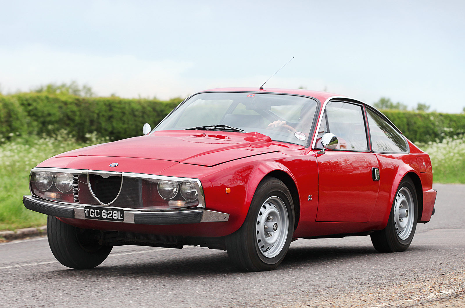 Classic & Sports Car – Lancia Fulvia Sport vs Alfa Romeo Junior Zagato: premium blend