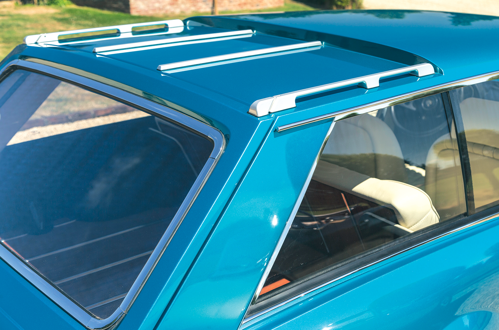 Classic & Sports Car – Peugeot 504s: Sochaux’s Pininfarina reunion