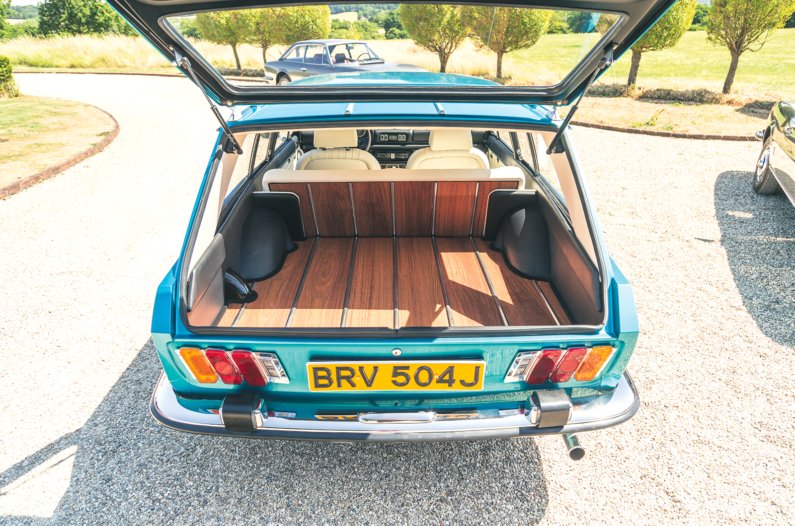 Classic & Sports Car – Peugeot 504s: Sochaux’s Pininfarina reunion