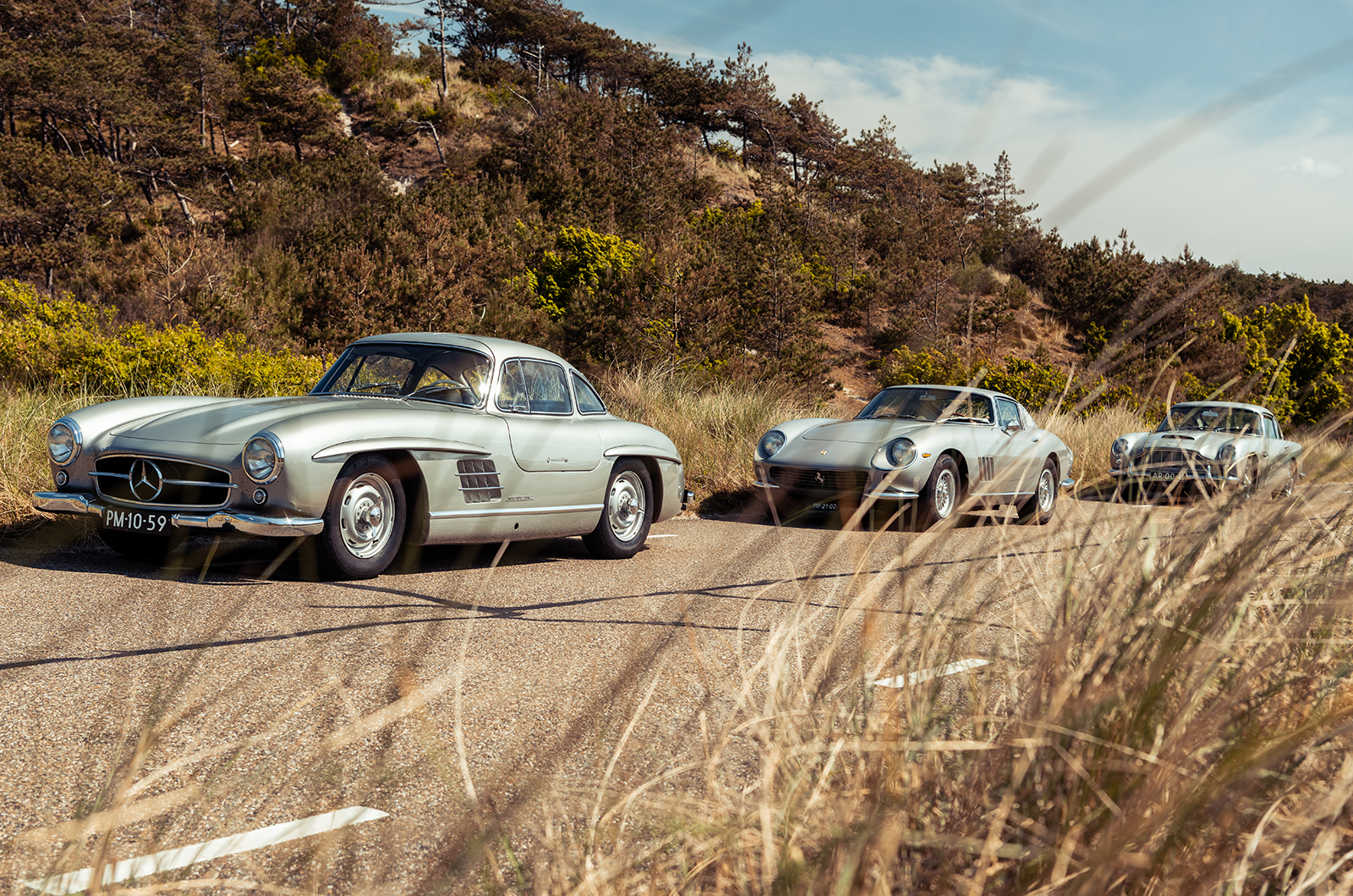 Classic & Sports Car – Aston Martin DB5 vs Mercedes-Benz 300SL vs Ferrari 275GTB: million dollar babies