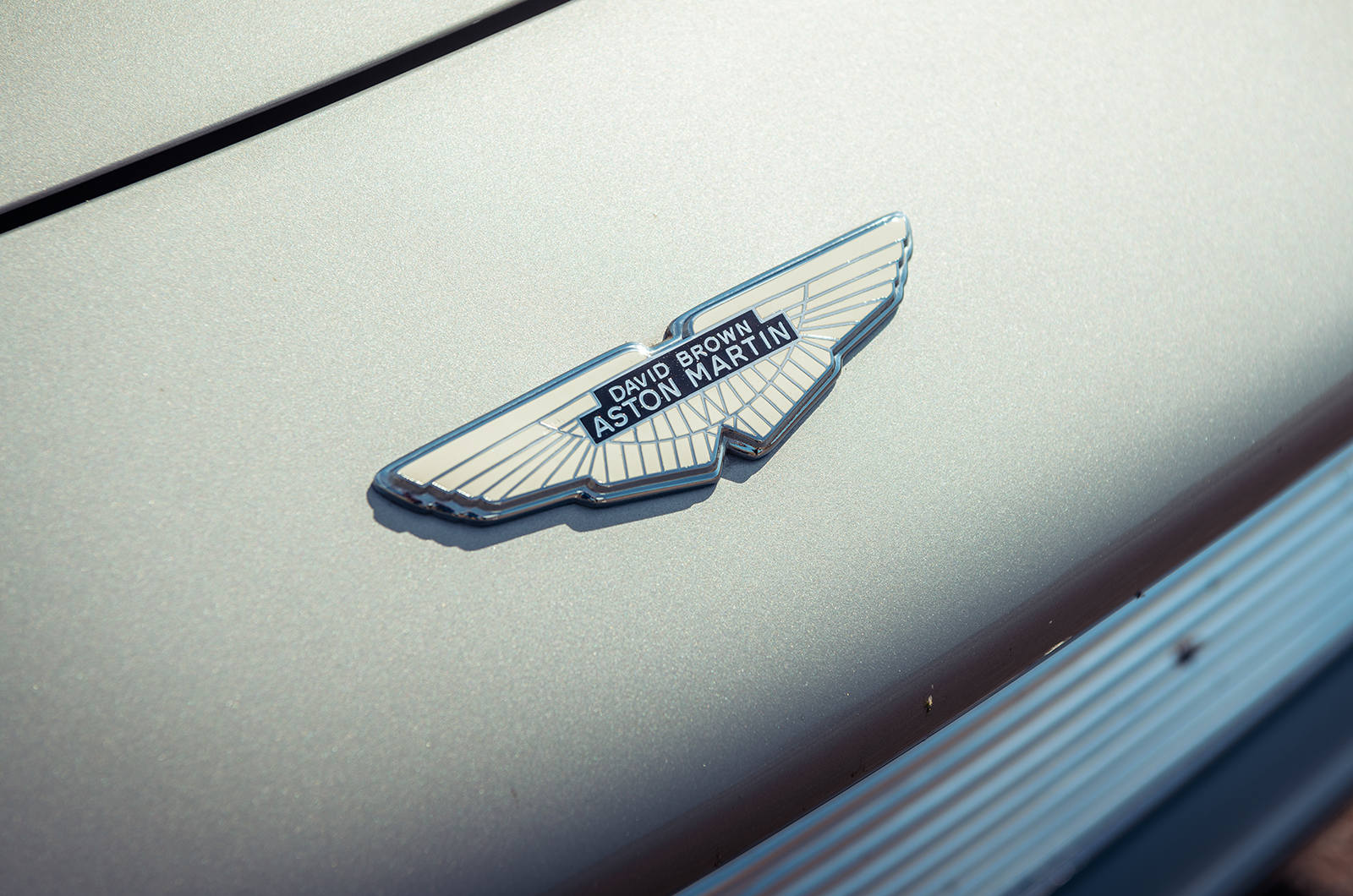 Classic & Sports Car – Aston Martin DB5 vs Mercedes-Benz 300SL vs Ferrari 275GTB: million dollar babies