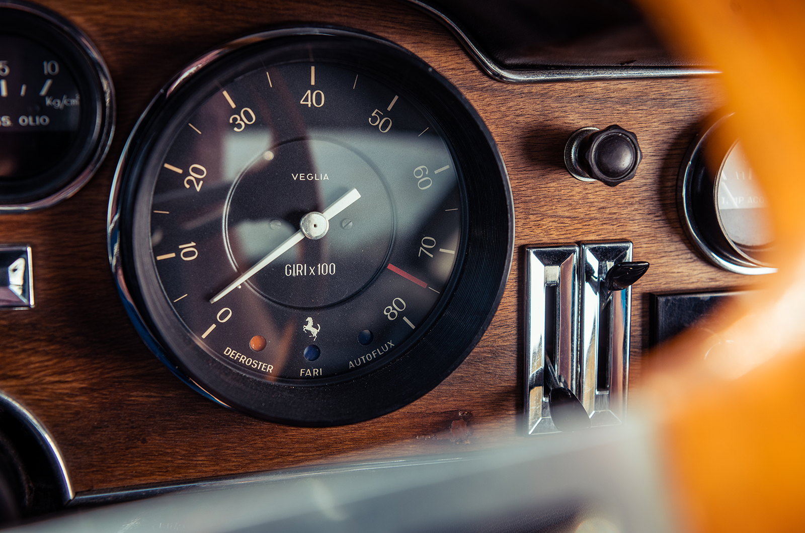 Classic & Sports Car – Aston Martin DB5 vs Mercedes-Benz 300SL vs Ferrari 275GTB: million dollar babies