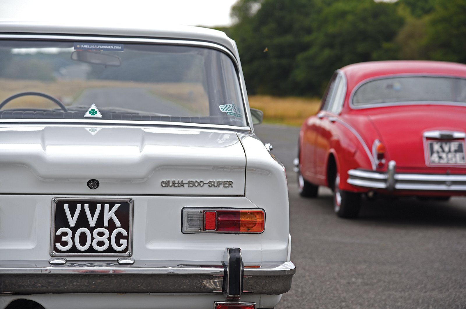 Classic & Sports Car – Jaguar Mk2 2.4 vs BMW 1800 vs Alfa Romeo 1300 TI: continental challenge