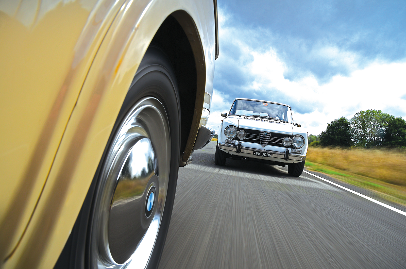 Classic & Sports Car – Jaguar Mk2 2.4 vs BMW 1800 vs Alfa Romeo 1300 TI: continental challenge