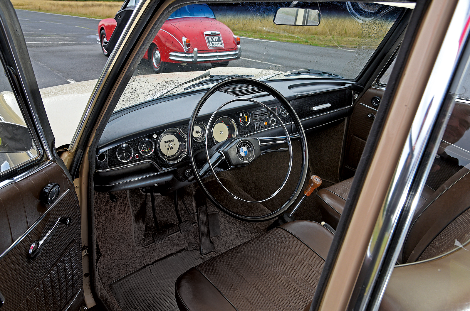 Classic & Sports Car – Jaguar Mk2 2.4 vs BMW 1800 vs Alfa Romeo 1300 TI: continental challenge