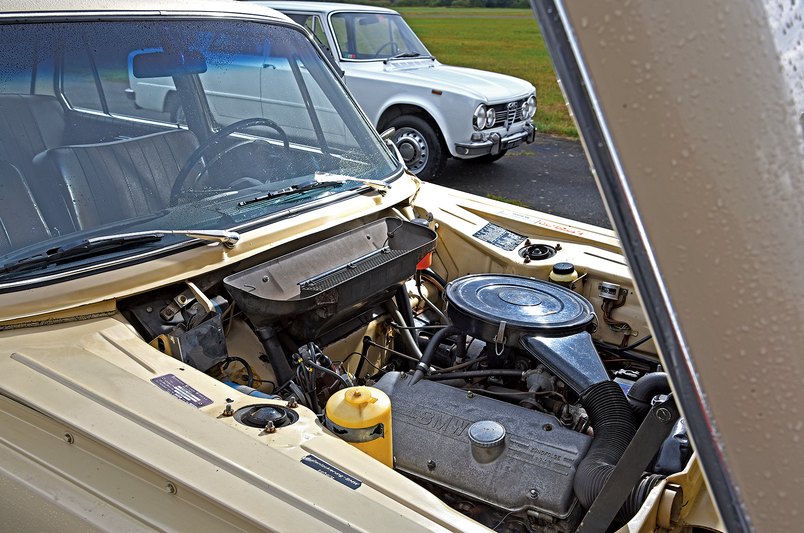 Classic & Sports Car – Jaguar Mk2 2.4 vs BMW 1800 vs Alfa Romeo 1300 TI: continental challenge