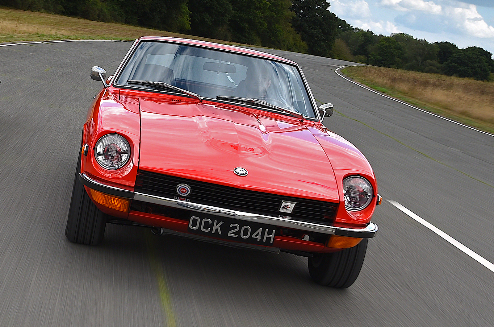 Classic & Sports Car – Datsun 240Z vs Triumph TR6: oceans apart
