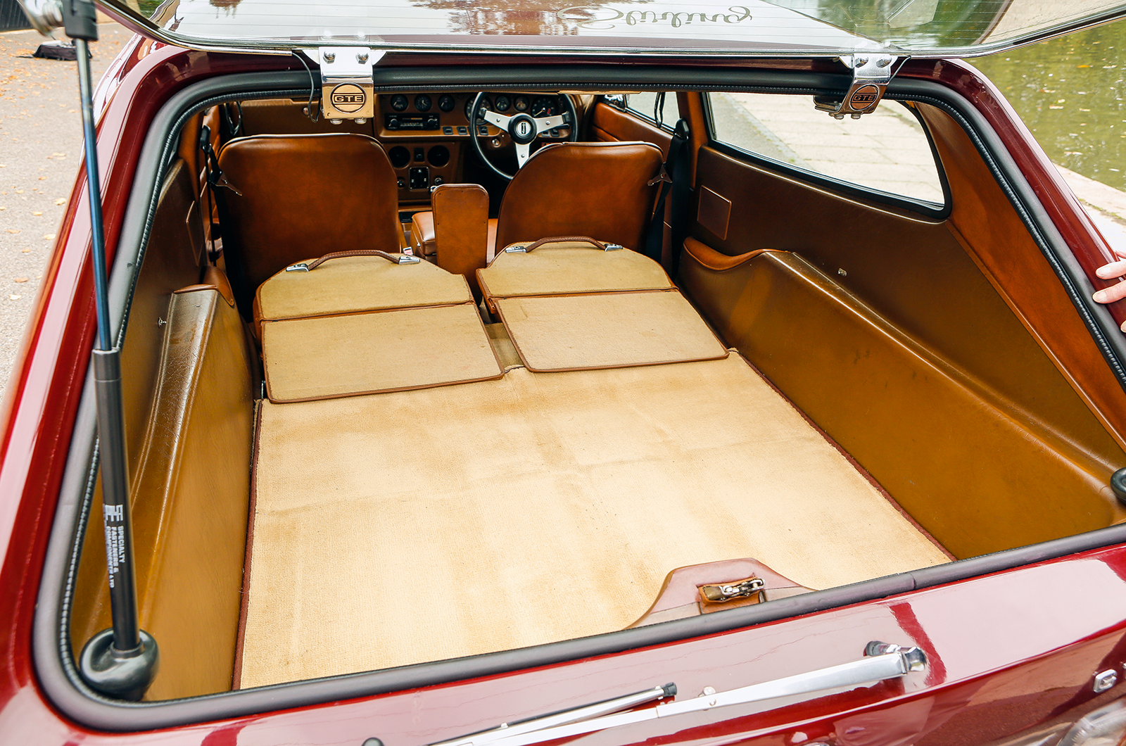 Classic & Sports Car – Reliant Scimitar GTE: Tom Karen’s landmark estate